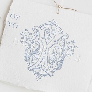 Könnte beinhalten: Ein blaues und weißes Monogramm mit den Buchstaben "YO" in einer dekorativen, verzierten Schriftart. Die Buchstaben sind von einem floralen Design umgeben. Das Bild enthält den Text "Sofort-Download DUOGRAMS" unten.