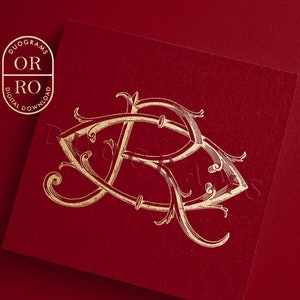 Könnte beinhalten: Ein goldenes Monogramm mit den Buchstaben "OR", die in einem dekorativen, verzierten Stil miteinander verschlungen sind. Das Monogramm befindet sich auf einem roten Hintergrund.