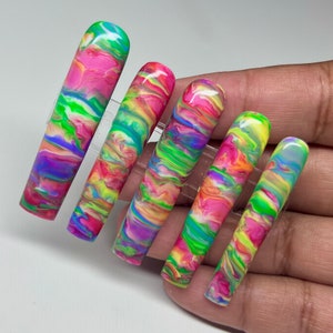 Trippy Rainbow Press Ons // Rainbow Press Ons // prensas nas unhas // prensas coloridas // unhas arco-íris // prensas personalizadas