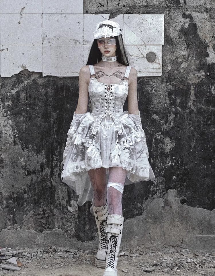 10+ White Gothic Dress