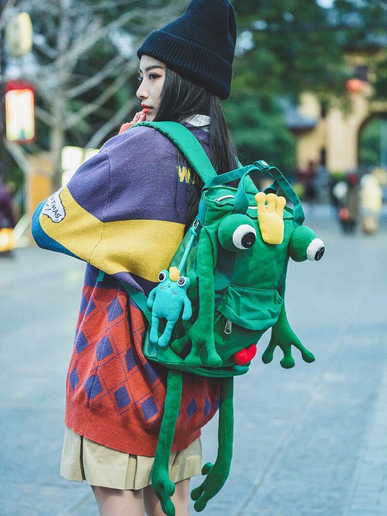 Frog doll backpack. Cute cartoon frog schoolbag. Large capacity travel bag. Green. Ideal gift image 8