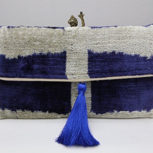 Bolso de mano de terciopelo de seda, blanco y azul, hecho a mano, con cierre magnético y espacio para correa de hombro, bolso pequeño, regalo único