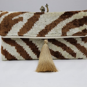 Bolso de mano de terciopelo de seda, color marrón y blanco, con cierre magnético y espacio para correa de hombro, bolso pequeño, regalo único