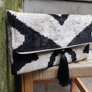 Bolso de mano en blanco y negro, de terciopelo y seda, hecho a mano, con cierre magnético y espacio para correa de hombro, bolso pequeño, regalo único