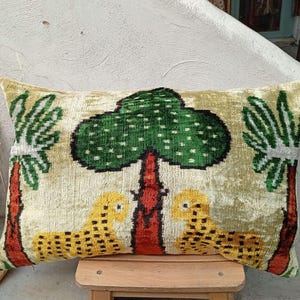 Housse de coussin en velours Ikat : coussin en soie vert et jaune