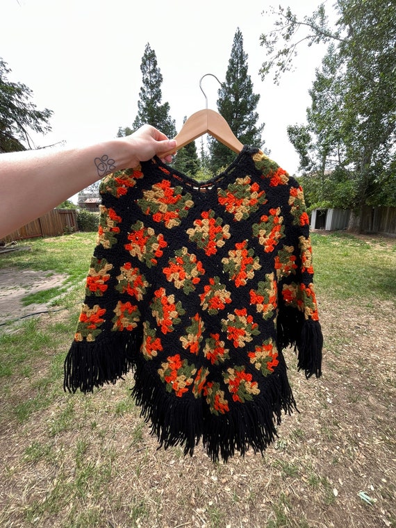 Thrifted Hand Crocheted Granny Square Shawl - Vin… - image 6