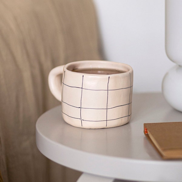 Chic Checkered Mug: Irregular Aesthetics for Girls | Minimalist Charm and Distinctive Style | Handcrafted Elegance