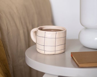 Chic Checkered Mug: Irregular Aesthetics for Girls | Minimalist Charm and Distinctive Style | Handcrafted Elegance