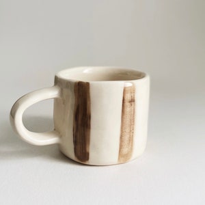 Taza de cerámica de líneas marrones hecha a mano, única, regalo para ella, café té Matcha Latte, especial para el otoño