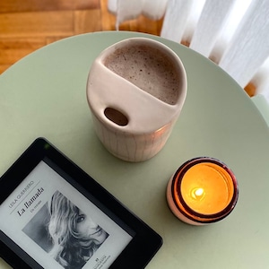 Handgjord randig To Go-mugg *Välj färg* Keramisk mugg med sugrör | Smoothie-mugg | Satin | Locklös sippmugg och resemugg Zero Waste Pottery