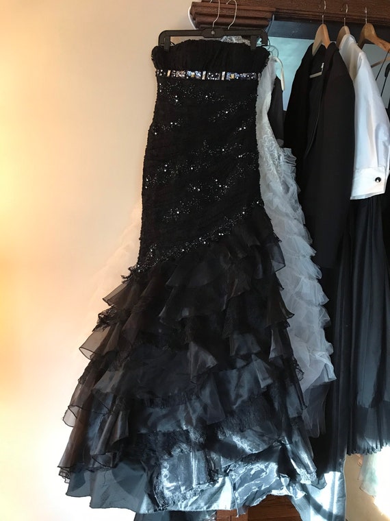 2000s Strapless Prom Dress - image 1