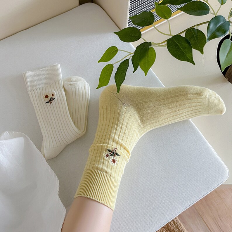 Small Daisy Embroidered Socks Vintage Flower Socks Japanese Etsy