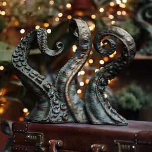 Triple Tentacle statue, Contemporary Octopus Decor, Lovecraft clay statuette, Gothic home decor, Unique Fantasy Man Gift Idea, Steampunk