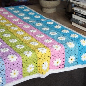 Granny Square blanket ,Crochet blanket, Daisy Crochet blanket, handmade bedspread,crochet rainbow blanket,Crochet baby blanket, Hand blanket