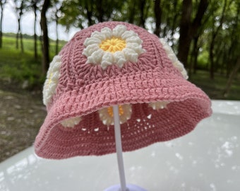 Sombrero de pescador de margaritas de crochet hecho a mano: Sombrero de abuela con flores cuadradas