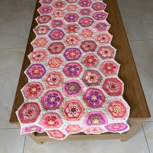 Handmade table runner,Crochet Table Runner, Galsang flower pattern table runner,Table Runner,Table flags, Table mats,Home Decor