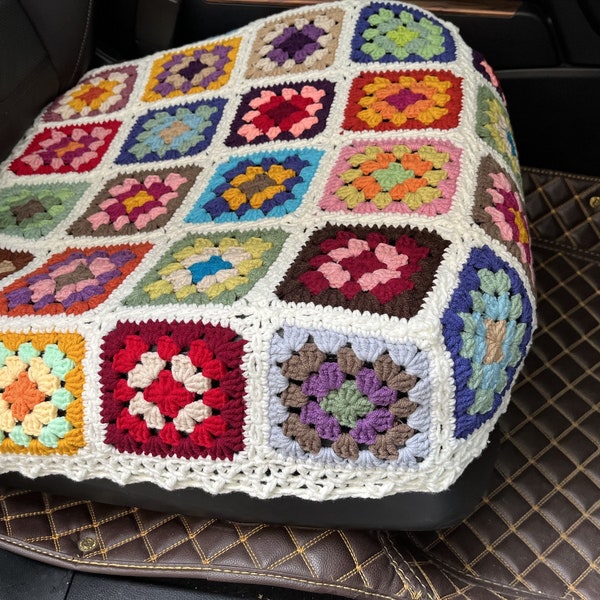 Gehaakte oma vierkante autostoelhoes: handgemaakt autodecor