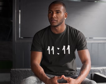 11:11 Tee (Master Numbers, ausgerichtete Intuition, Engelszahlen, Astrologie T-Shirt)