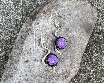 Sparkling Purple Dichrioc Glass In A Silver Plated Wiggle Design Earrings FREE P&P
