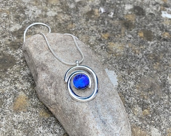 Dazzling Royal Blue Dichroic Glass Set In A Spiral Design Silver Plated Pendant FREE P&P