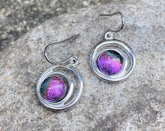 Stunning Pink / Purple Dichroic Glass Set In A Double Circle Design Silver Plated Earrings FREE P&P