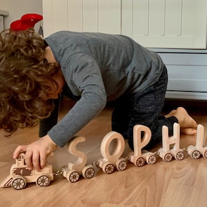 Tren de madera personalizado con letras, rompecabezas con nombre del alfabeto para niños, juguete Montessori para bebé, regalo para niños pequeños, primer juego de tren, juguete con nombre personalizado