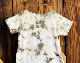 Mono/camiseta para bebé/niño pequeño teñido con tintes botánicos