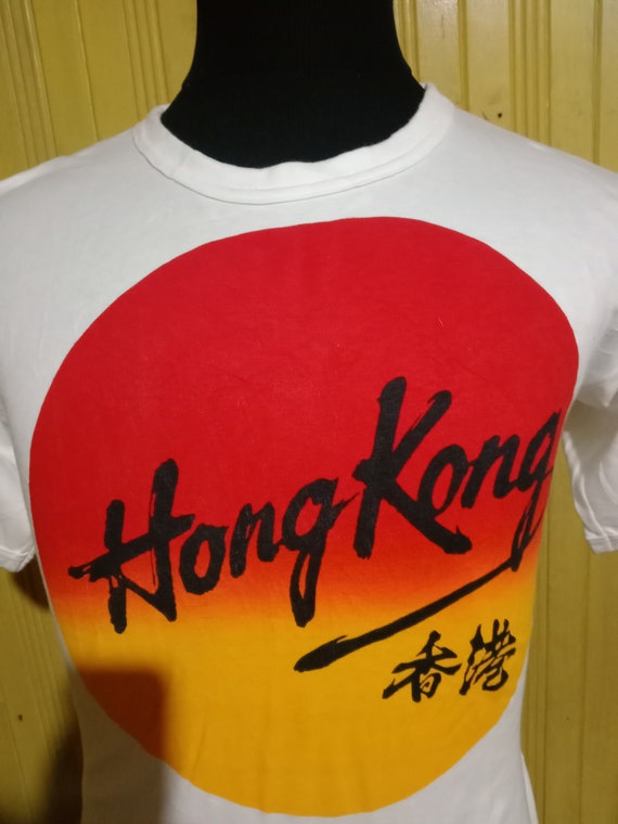 Vintage hong kong souvenir tshirt - image 2