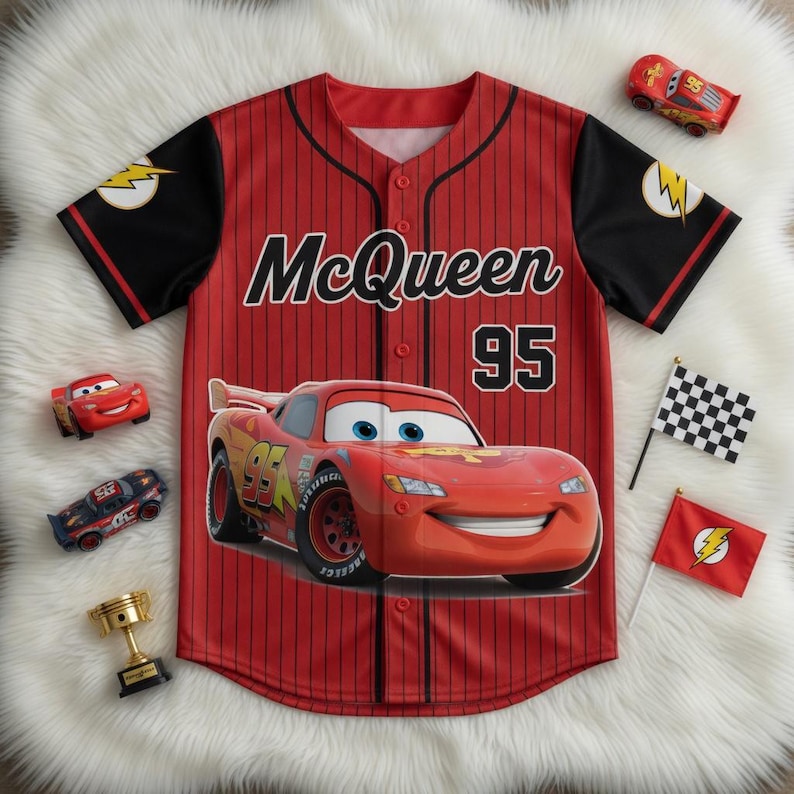 Bilar filmen basebolltröja, McQueen Mater Doc Hudson Sally kritstrecksrandig skjorta, Disney familjesemestertröja, racingteampresent, sportig t-shirt bild 2