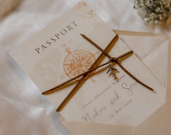 Hochzeitseinladung ABENTEUERREISE B6 mit Lederband | Passport Reisepass Verreisen Travel Weltkarte Flugzeug