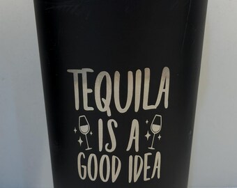 Schwarzer Edelstahlbecher mit Gravur: "Tequila Is A Good Idee" Trinkgeschirr."