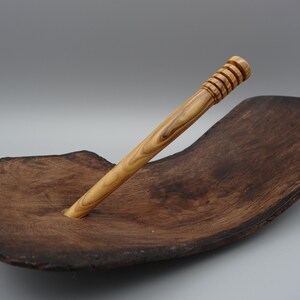 Wood-haired pic baguette bun sculpted handcrafted hairstyle