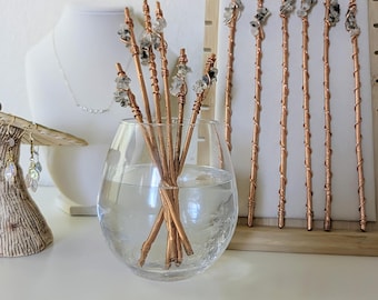 Bacchetta di ricarica dell'acqua in rame e diamante di Herkimer • Strumento per l'energia dell'acqua strutturata • Conduttore in cristallo di quarzo avvolto a mano • The Monday Emporium