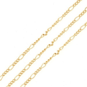 Puede incluir: Cuatro cadenas de oro de diferentes longitudes, todas con un diseño clásico figaro.