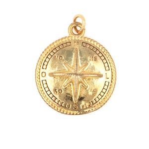 Pingente redondo Pingente de bússola Pingente de letra Pingente brilhante Pingente banhado a ouro 18k Acessórios de joias artesanais DIY Presentes para mulheres e meninas