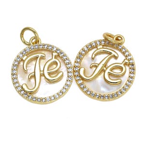 Pingente redondo pingente de concha pingente de letra pingente CZ charme 18K pingente banhado a ouro feito à mão DIY acessórios de joias senhoras menina presente