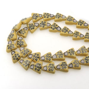 20pcs Yellow Ceramic Triangle Faceless Man, Ceramic Art Decorative Beads, Faceless Man Ceramic Bead Chain Head Jewelry Making, 14x15mm