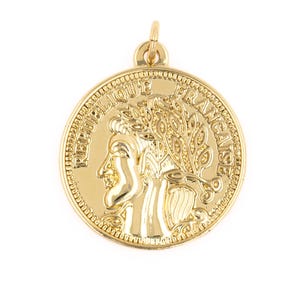 Pingente redondo Pingente de folha Pingente de planta Pingente de letra Pingente banhado a ouro 18k Acessórios de joias artesanais DIY