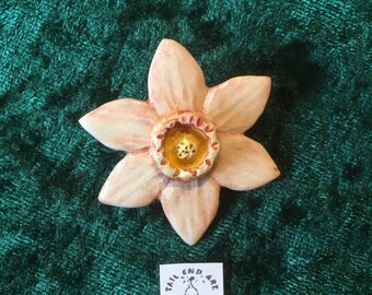 Daffodil Brooch - pale pink