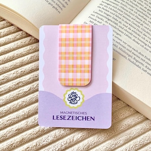 Könnte beinhalten: Ein Set aus drei Keramikbechern mit gesprenkelter, matter Oberfläche. Die Becher sind in Creme-, Hellgrau- und Dunkelgrautönen gehalten. Jeder Becher hat ein schlichtes, modernes Design und einen abgerundeten Henkel. Für Kaffee oder Tee.