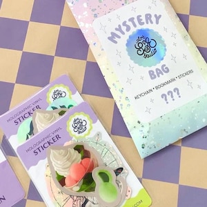 Bolsa sorpresa llena de marcapáginas magnéticos, paquete de pegatinas, llavero japonés, pequeños obsequios de papelería, accesorios para libros, láminas pequeñas, etc.