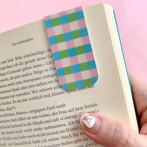 Small gingham magnetic bookmark, pastel checkerboard stationary, laminated durable study organizing tool, trendy readers book accessoires