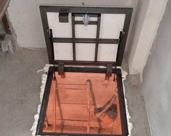 Puerta de acceso al sótano a medida con amortiguadores de gas Panel de acceso oculto al sótano Trampilla metálica en el suelo Tapa de escotilla empotrada oculta hecha a medida