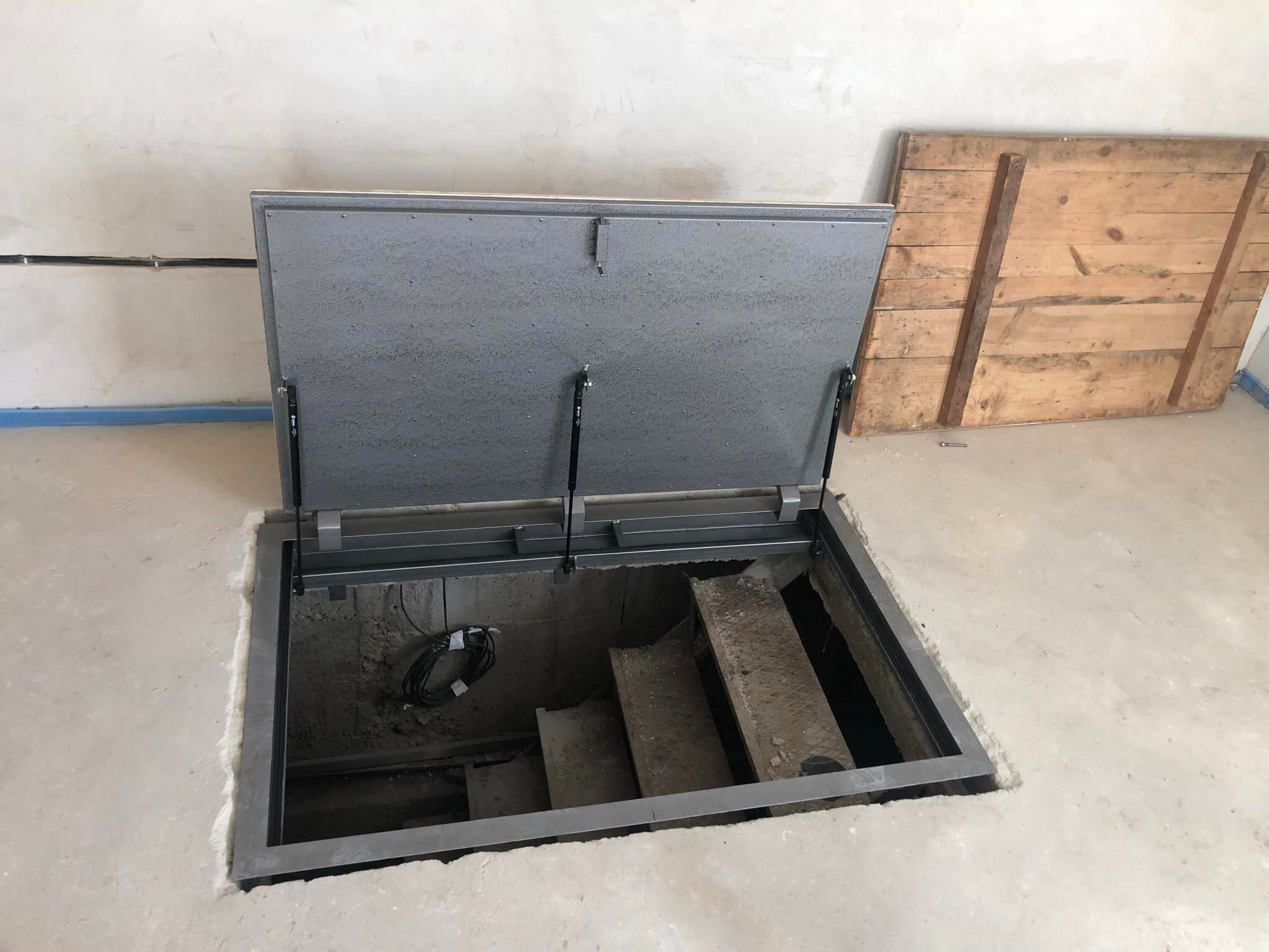 ［Cellar Door ／セラドアー］FREE EASY CARGO Amazon.com: ZEKOO 6FT Double Track Bypass Sliding Barn Door