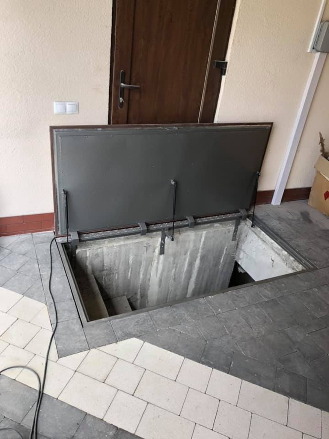 Stainless Insulated Waterproof Trapdoor With Gas Struts Custom