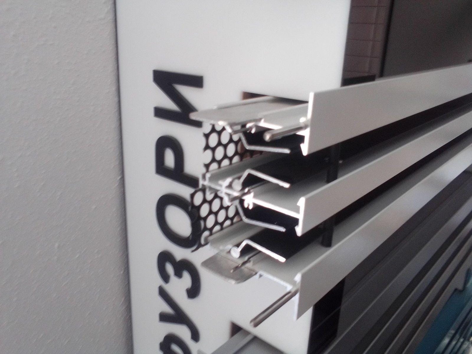 Diffusers Uniform Custom Linear Slot Diffuser With Adjustable Blades for Uniform Airflow ...