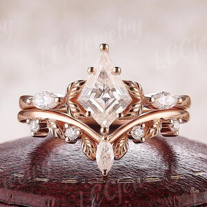Vintage Kite Cut Moissanite Wedding Ring Set Vintage Rose Gold Moissanite Engagement Rings Diamond Leaf Wedding Band Promise Rings For Women