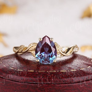 Vintage Pear Alexandrite Wedding Ring Yellow Gold Leaf Design Engagement Ring Art Deco Moissanite Leaf Custom Bridal Promise Rings For Women