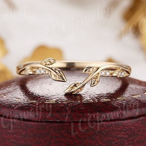 Vintage Moissanite Curved Wedding Band Diamond Stacking Matching Ring Gold Nature Inspired Leaf Wedding Band handmake Custom Ring For Women