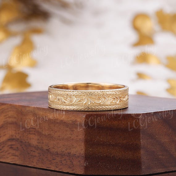 Custom Men's Leaf Wedding Band, Vintage 5mm Width in Solid Yellow Gold, Nature Inspired Engagement Ring for Him, Personalized Wedding Ring